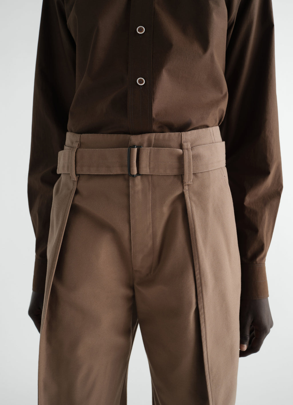 PANTALON COURBE EN MÉLANGE DE SERGÉ DE COTON