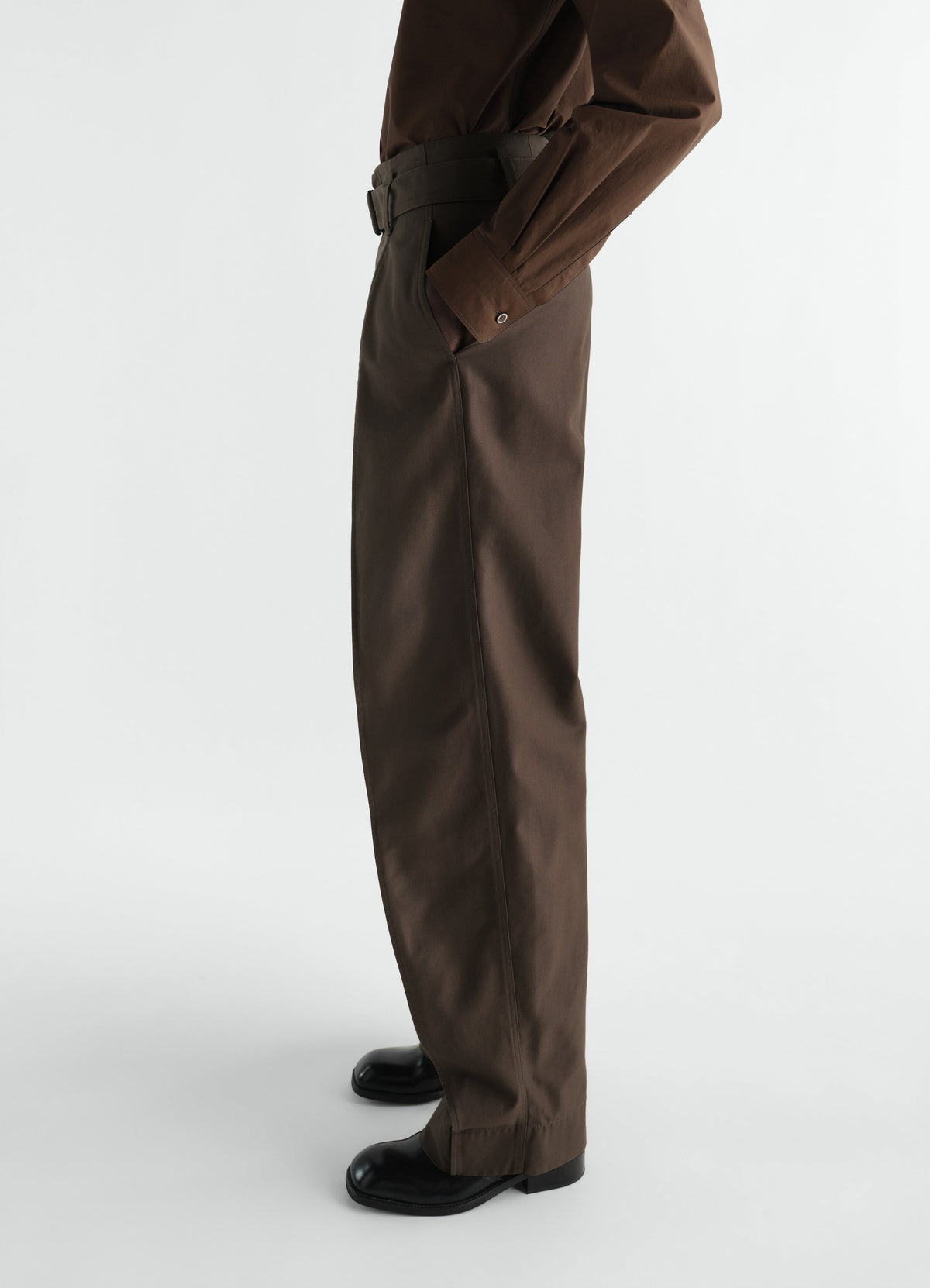 PANTALON COURBE EN MÉLANGE DE SERGÉ DE COTON