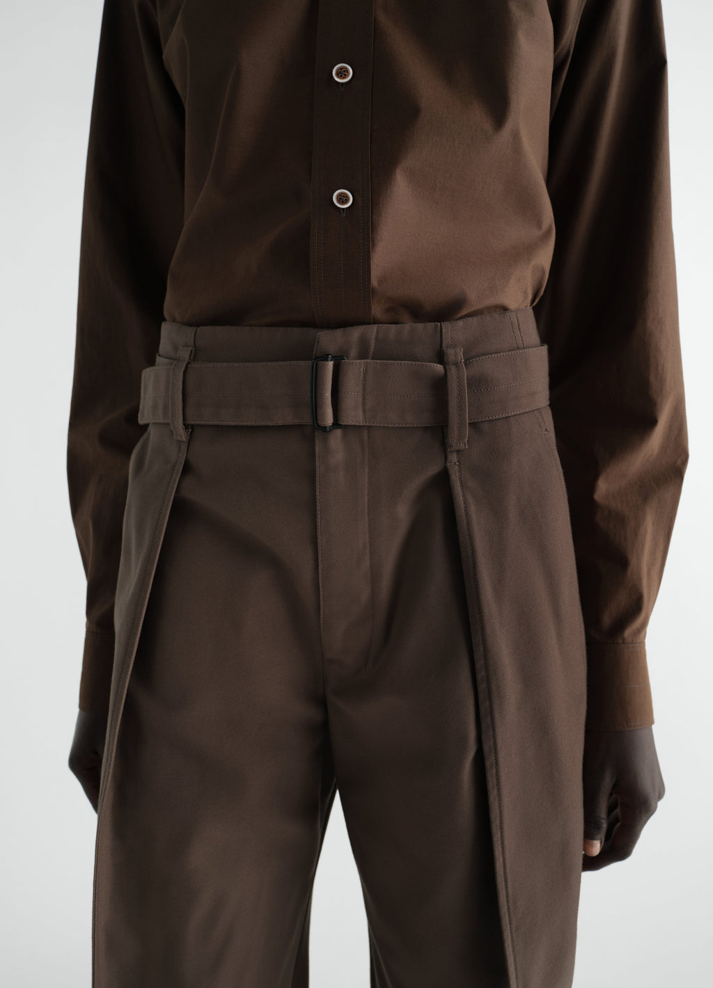 PANTALON COURBE EN MÉLANGE DE SERGÉ DE COTON