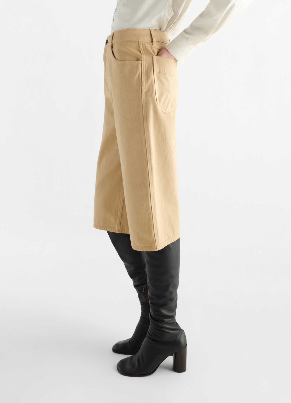 5 POCKET BERMUDAS IN GARMENT DYED HEAVY BROKEN TWILL