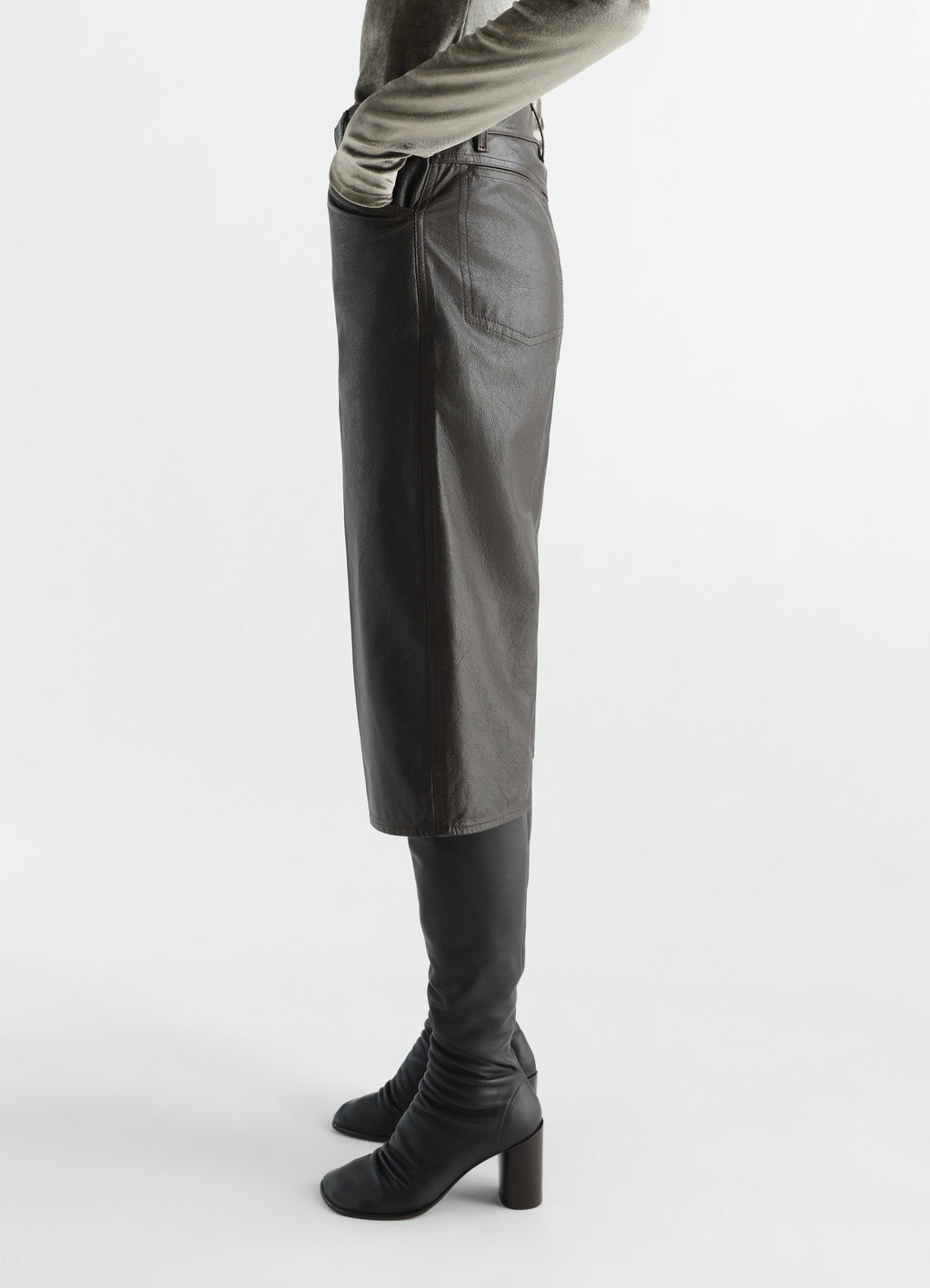 LEATHER BERMUDAS IN GLOSSY COW LEATHER