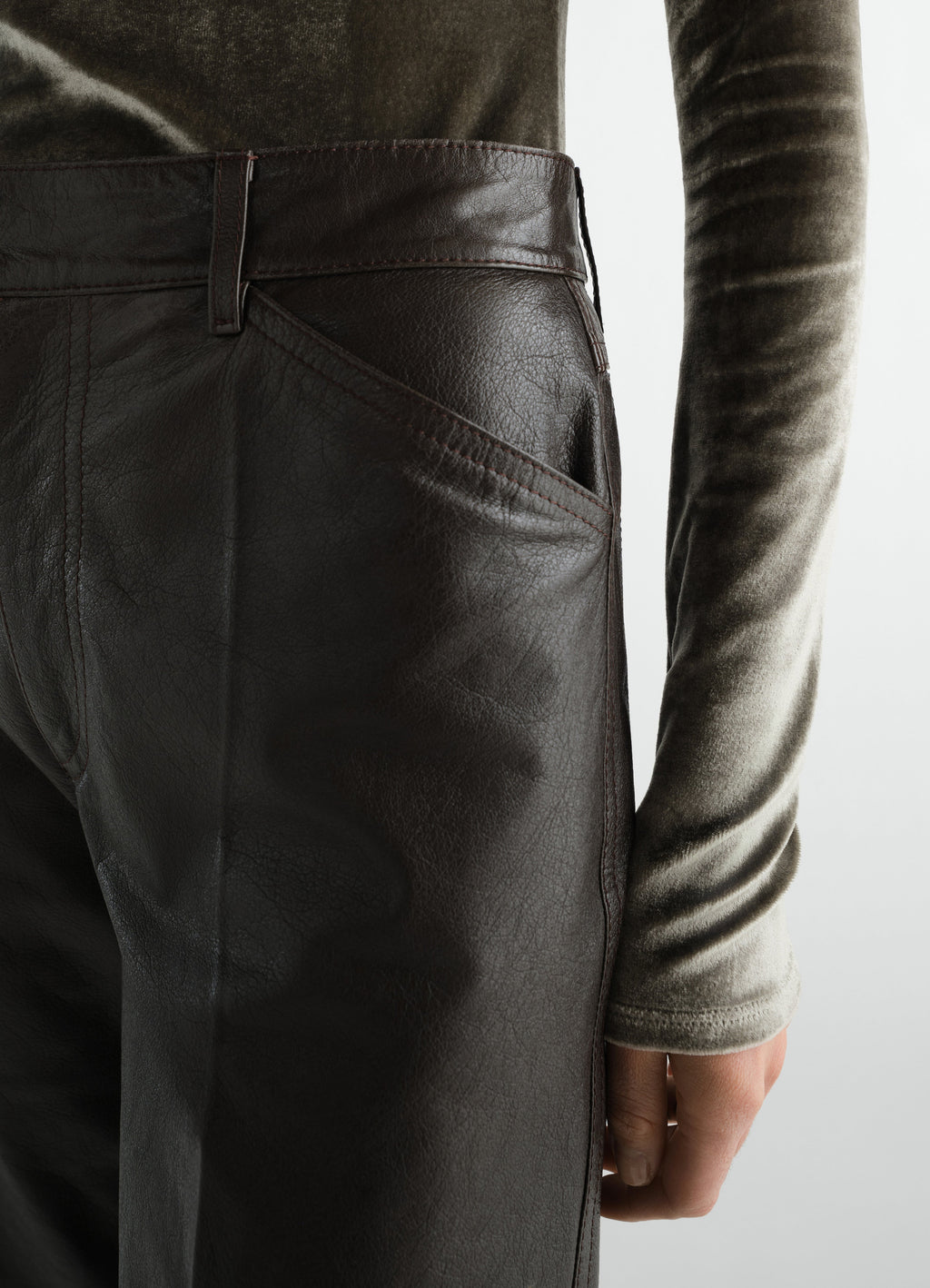 LEATHER BERMUDAS IN GLOSSY COW LEATHER