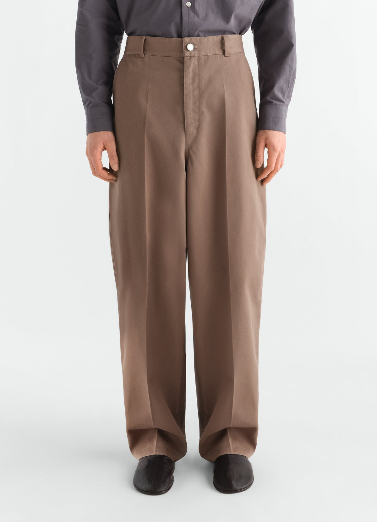 PANTALON BARREL EN MÉLANGE DE SERGÉ DE COTON