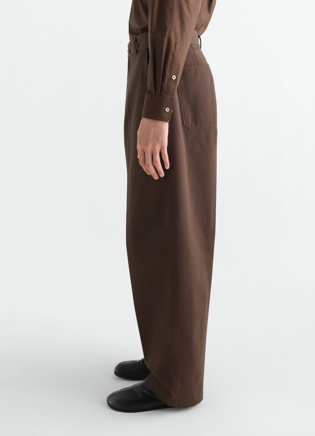 PANTALON BARREL EN MÉLANGE DE SERGÉ DE COTON