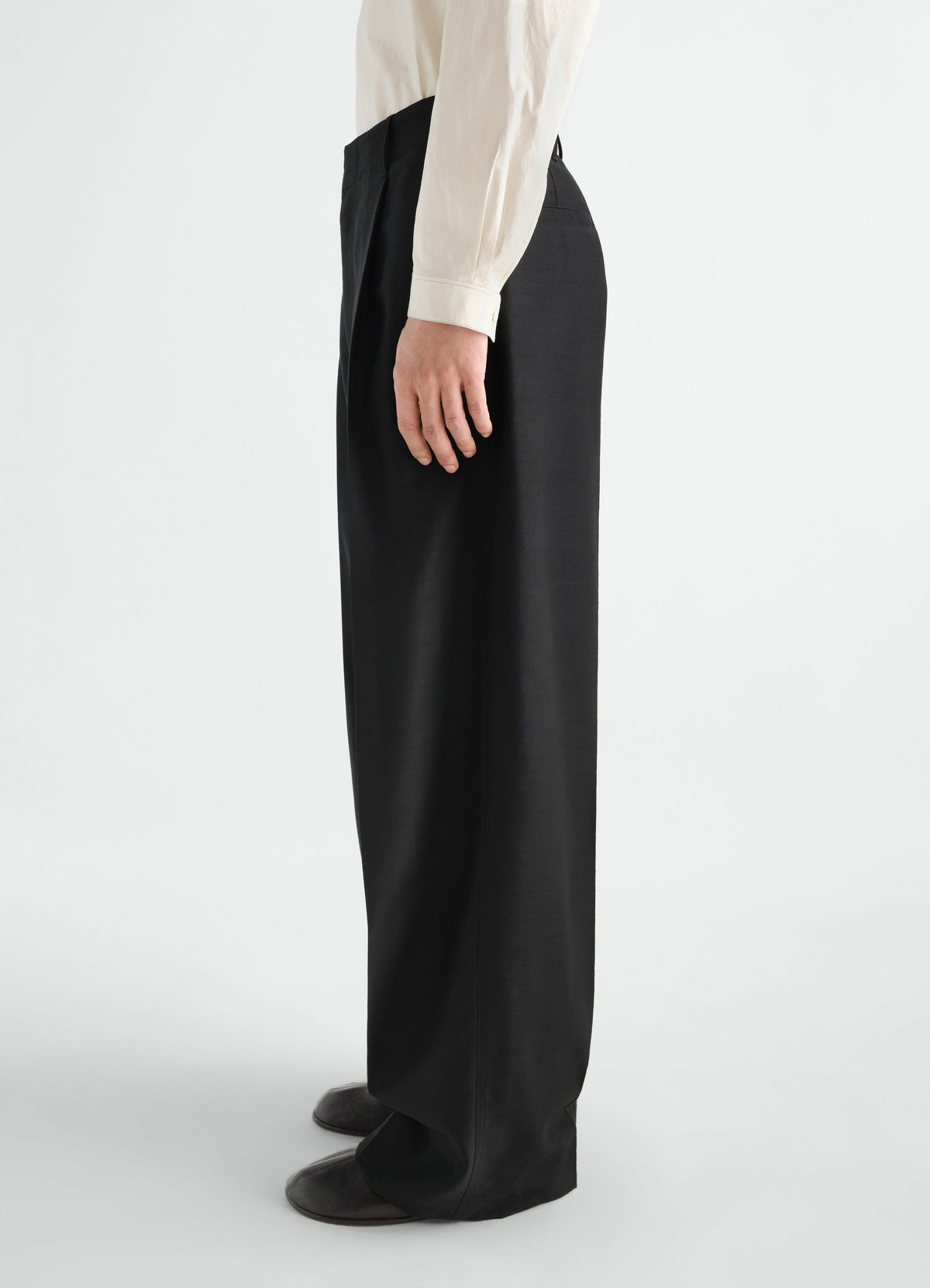 PANTALON TAILLEUR À PINCE UNIQUE EN TOILE DE LAINE ET MOHAIR