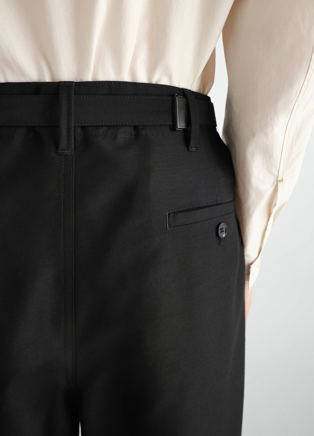 PANTALON TAILLEUR À PINCE UNIQUE EN TOILE DE LAINE ET MOHAIR