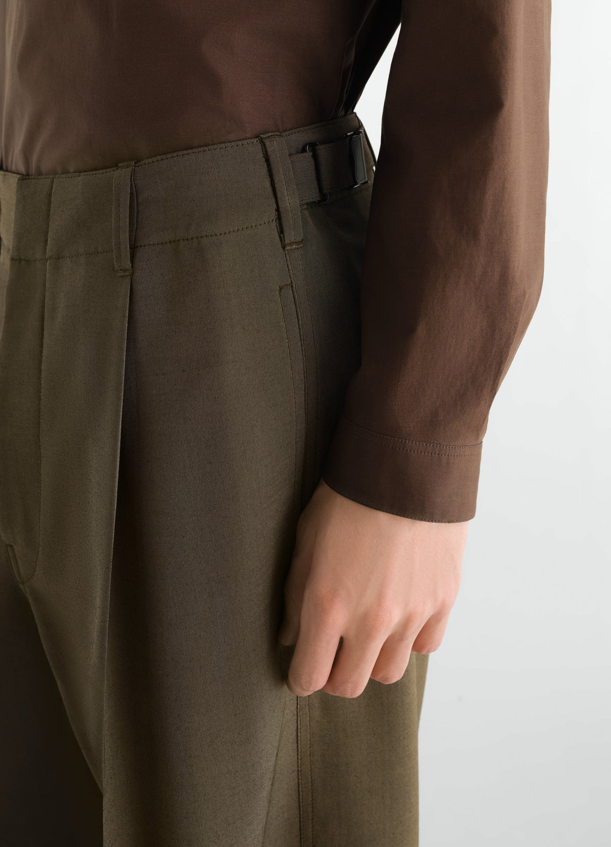 SINGLE PLEAT TAILORED PANTS IN WOOL MOHAIR TOILE