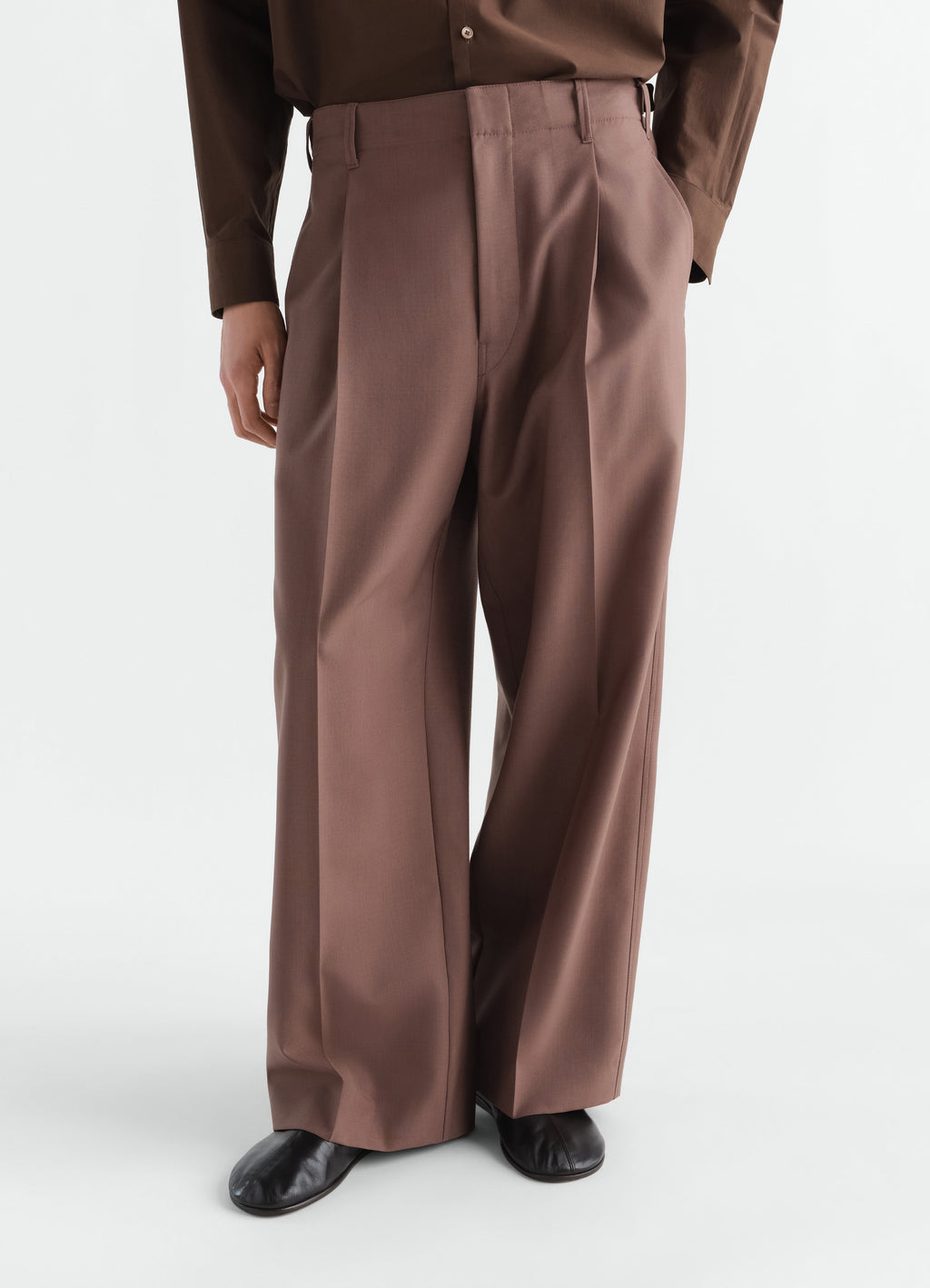 PANTALON TAILLEUR À PINCE UNIQUE EN MÉLANGE DE LAINE TROPICALE