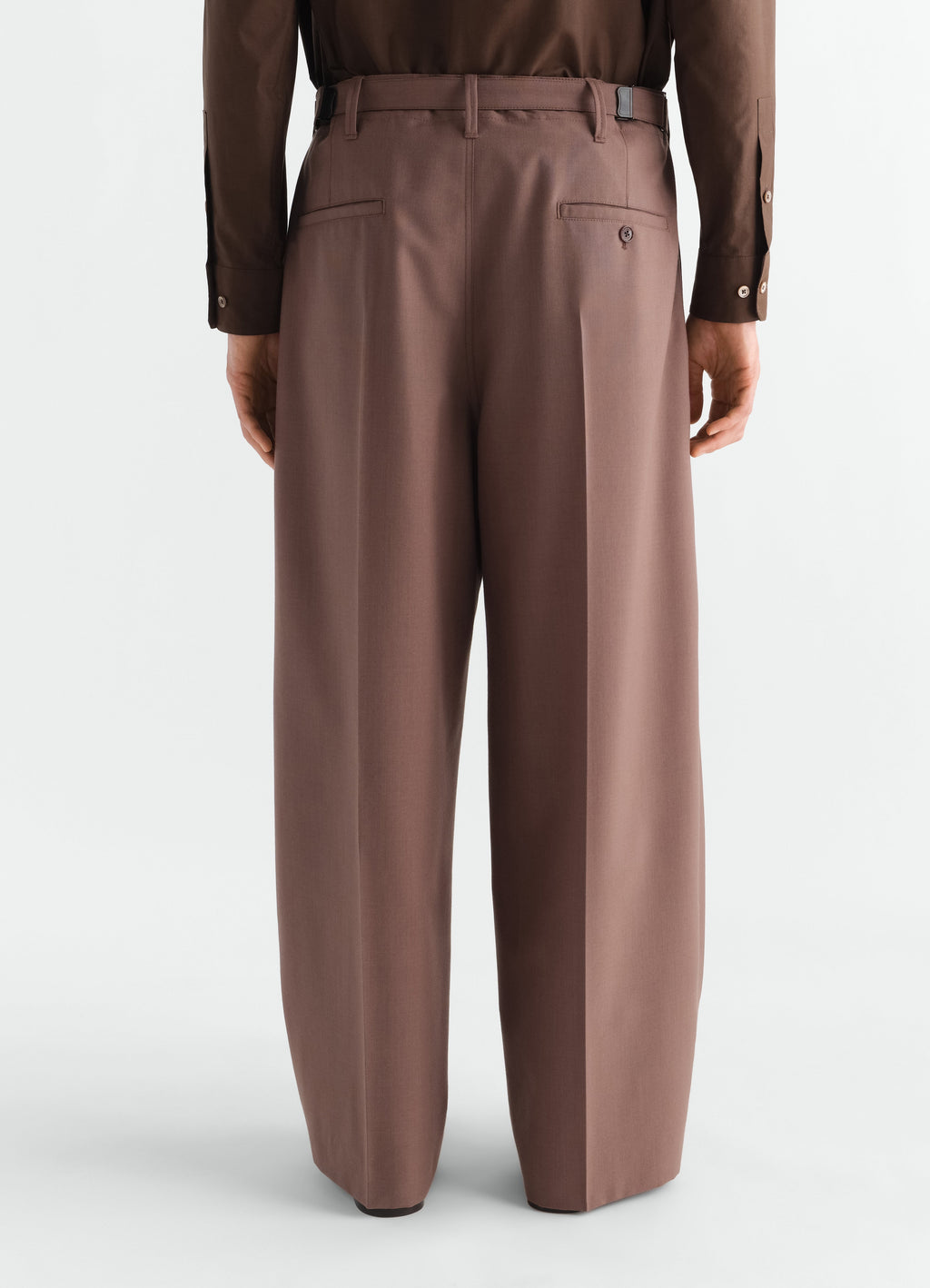 PANTALON TAILLEUR À PINCE UNIQUE EN MÉLANGE DE LAINE TROPICALE