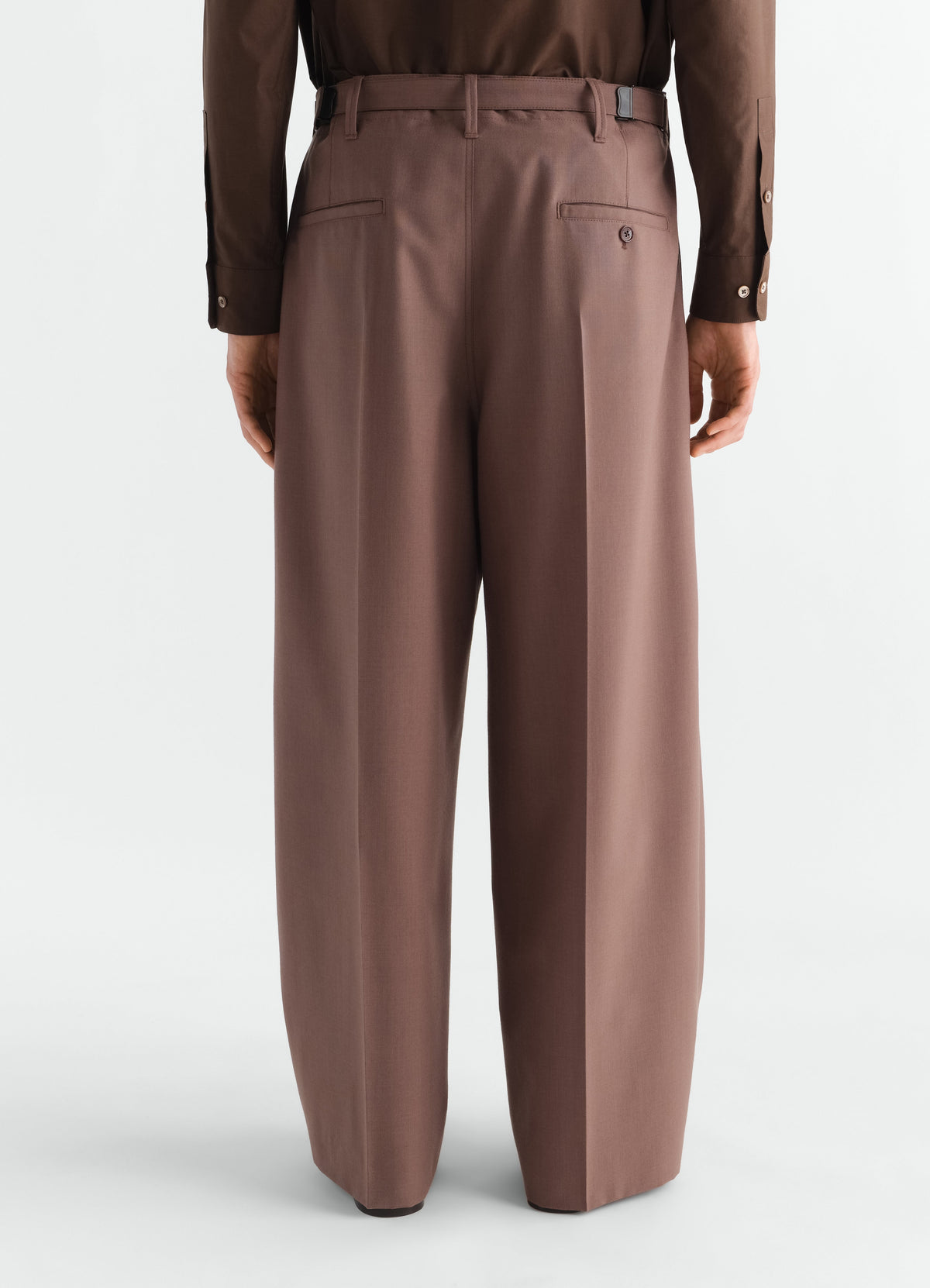 PANTALON TAILLEUR À PINCE UNIQUE EN MÉLANGE DE LAINE TROPICALE