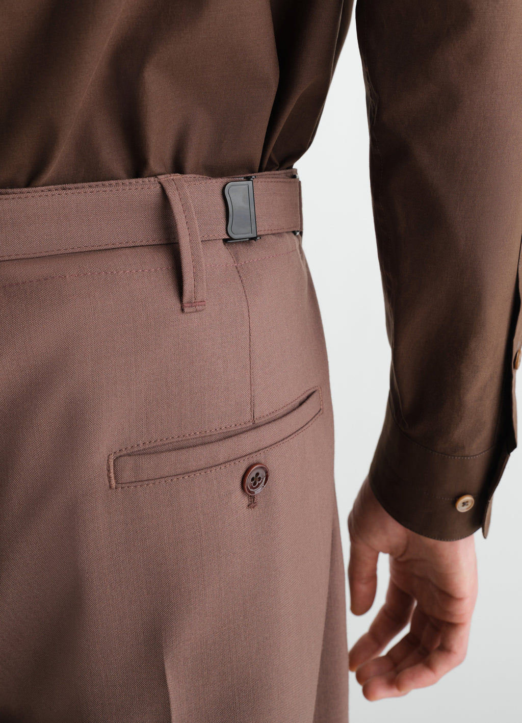 PANTALON TAILLEUR À PINCE UNIQUE EN MÉLANGE DE LAINE TROPICALE