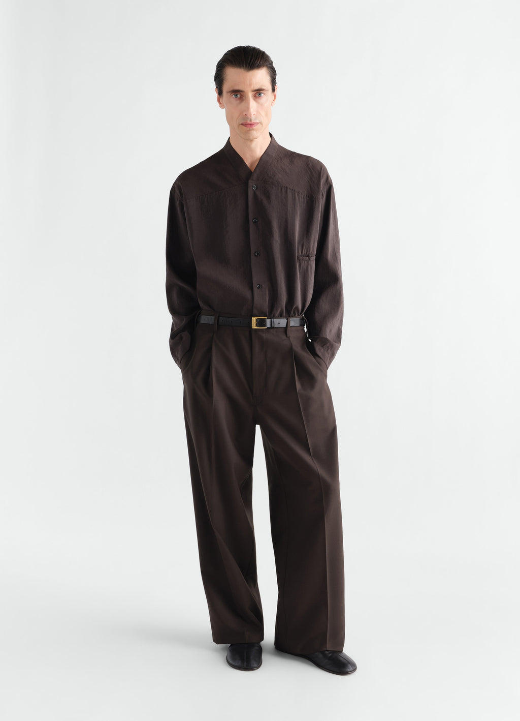 PANTALON TAILLEUR À PINCE UNIQUE EN MÉLANGE DE LAINE TROPICALE