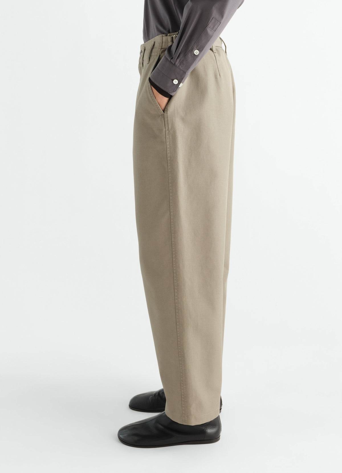 PANTALON FUSELÉ EN SERGÉ DE COTON ÉPAIS