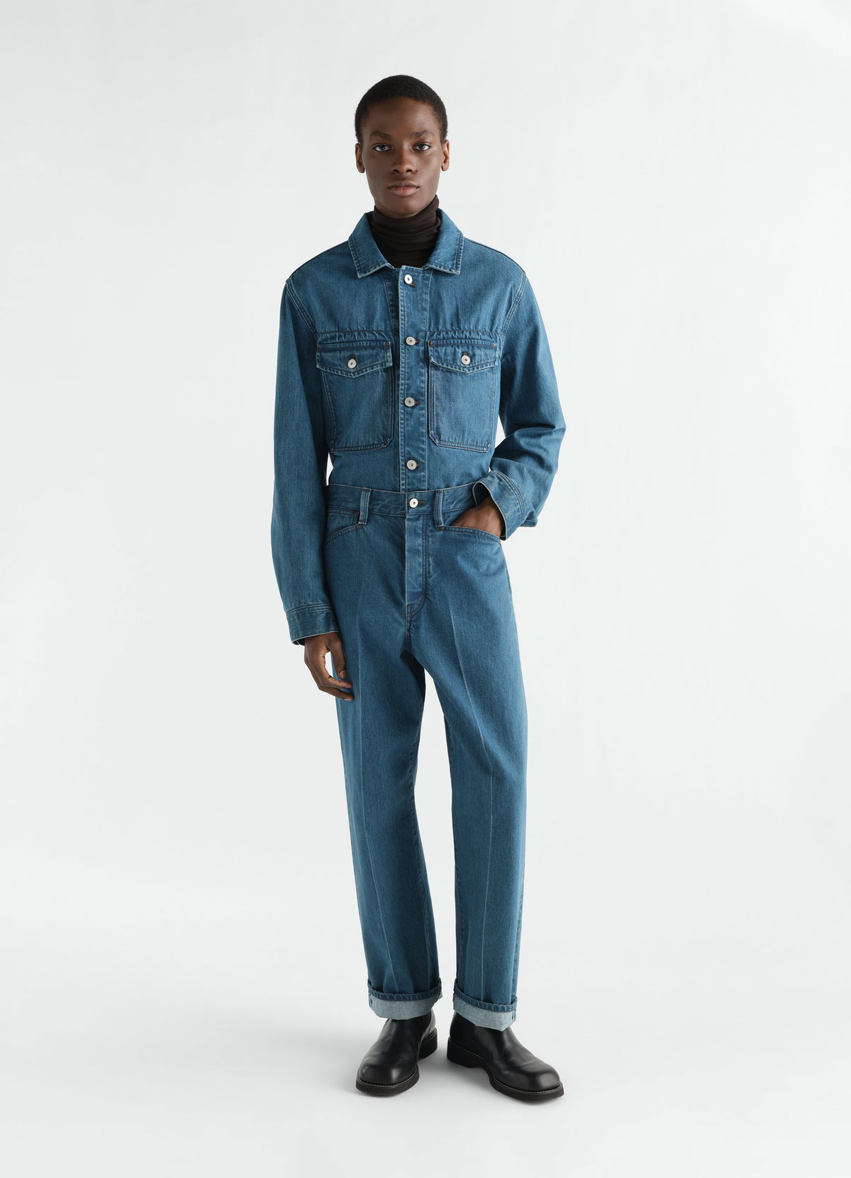 STRAIGHT LEG 5 POCKETS IN INDIGO SELVEDGE DENIM