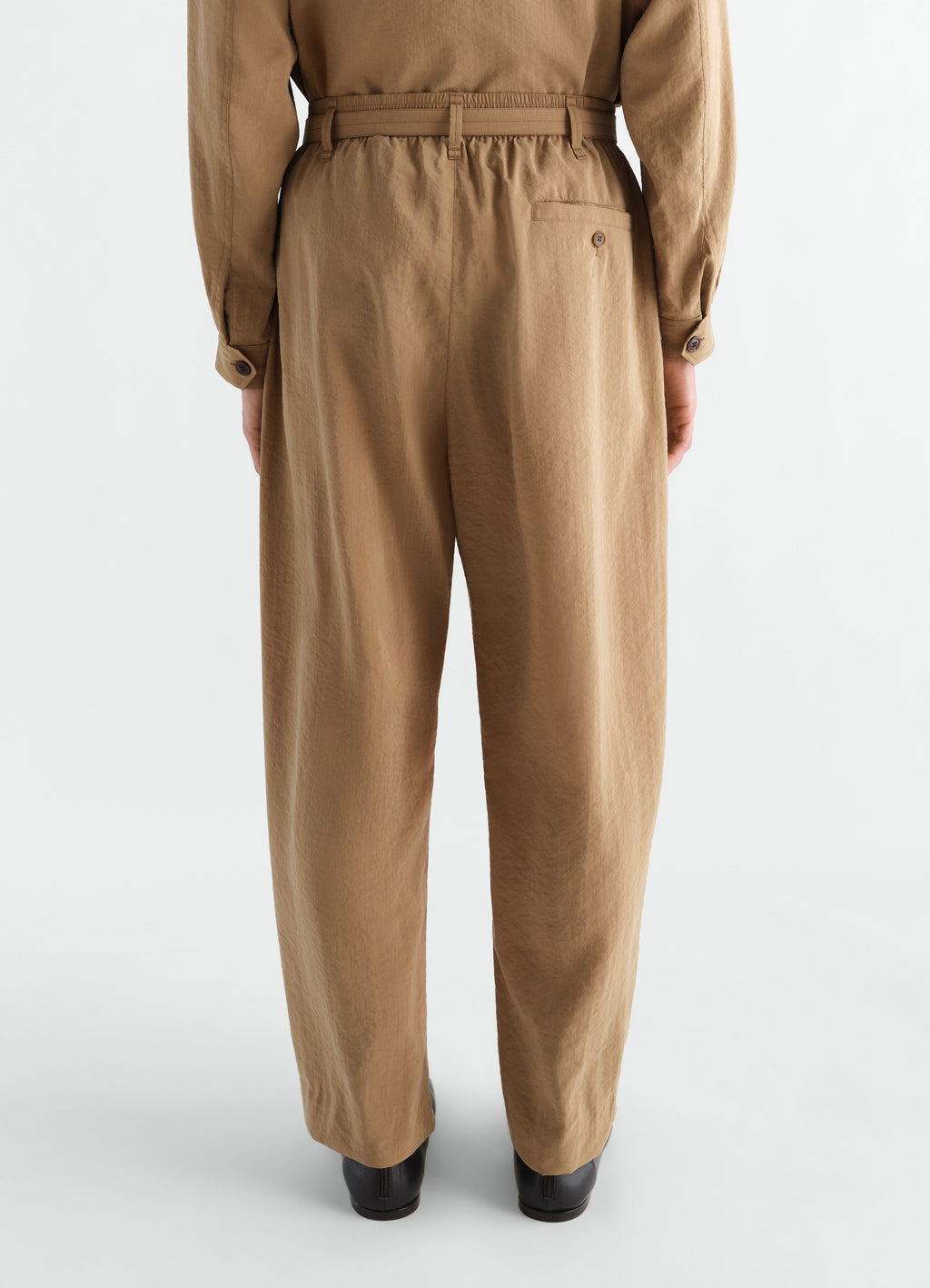 PANTALON DÉCONTRACTÉ CEINTURÉ EN SOIE SÈCHE