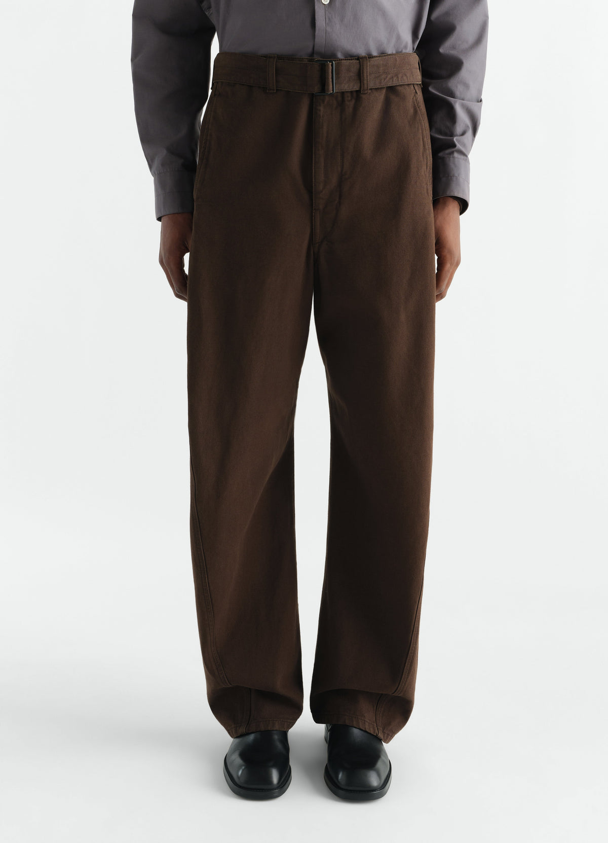 PANTALON À CEINTURE TWISTED EN TWILL ÉPAIS TEINT EN PIÈCE