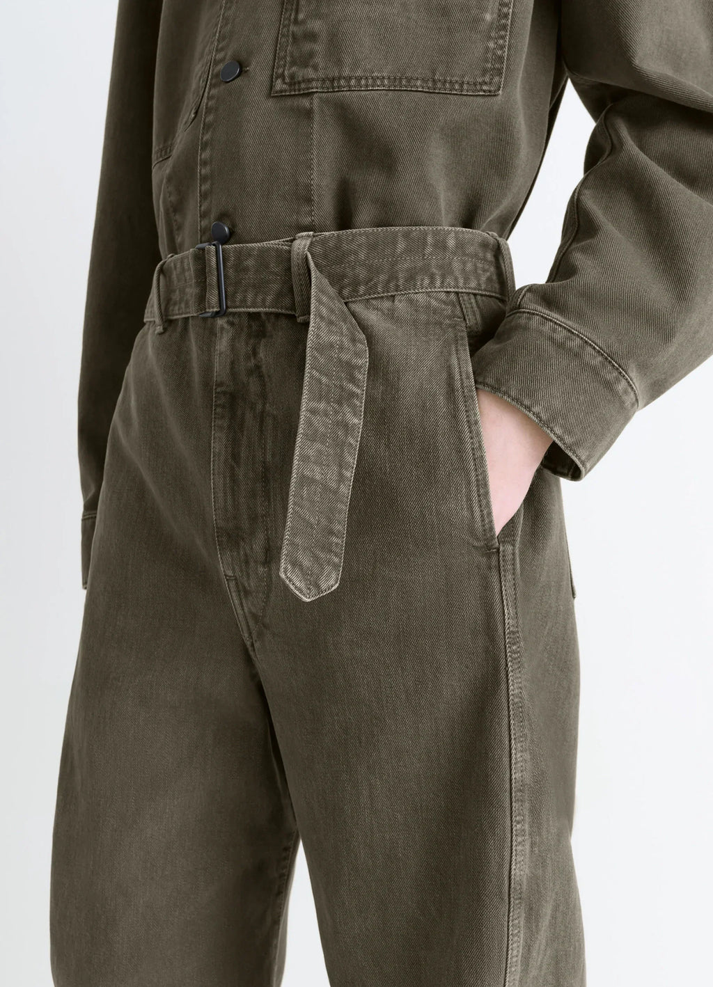 TWISTED BELTED PANTS IN GARMENT DYED HEAVY DENIM