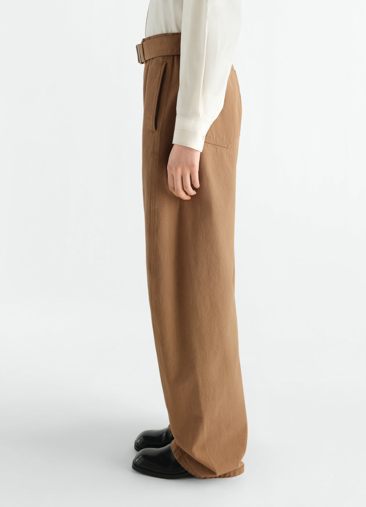 PANTALON À CEINTURE TWISTED EN SERGÉ LOURD CASSÉ TEINT EN PIÈCE
