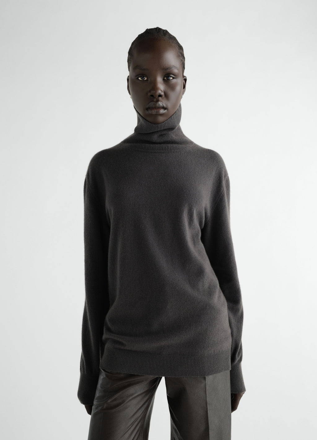 TURTLE NECK SWEATER IN CASHMERE