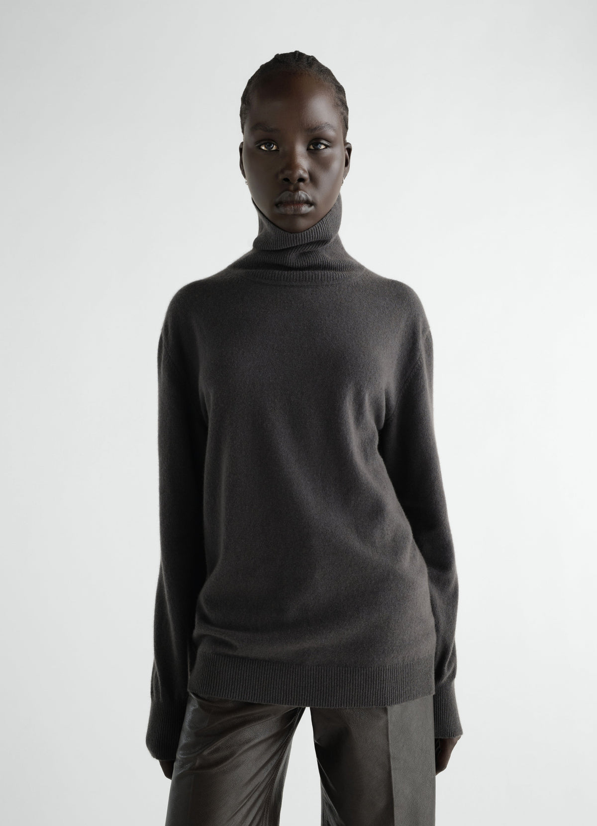 TURTLE NECK SWEATER IN CASHMERE