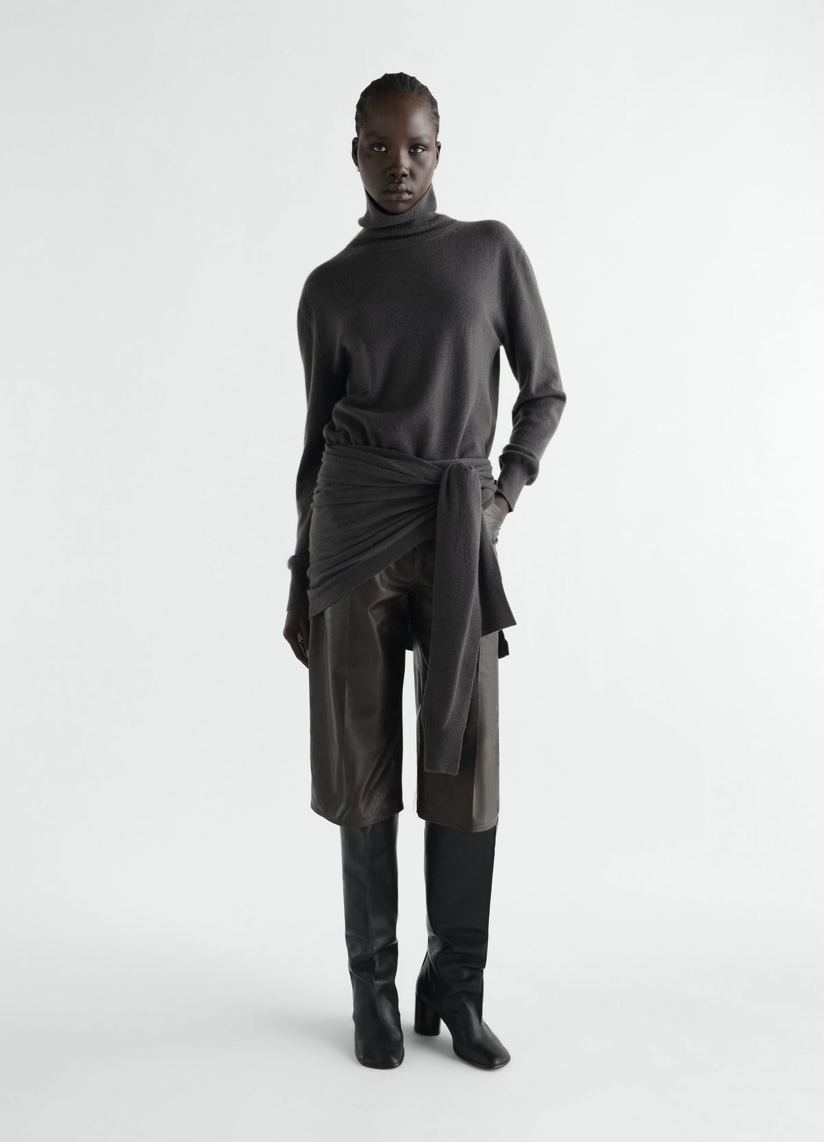 TURTLE NECK SWEATER IN CASHMERE