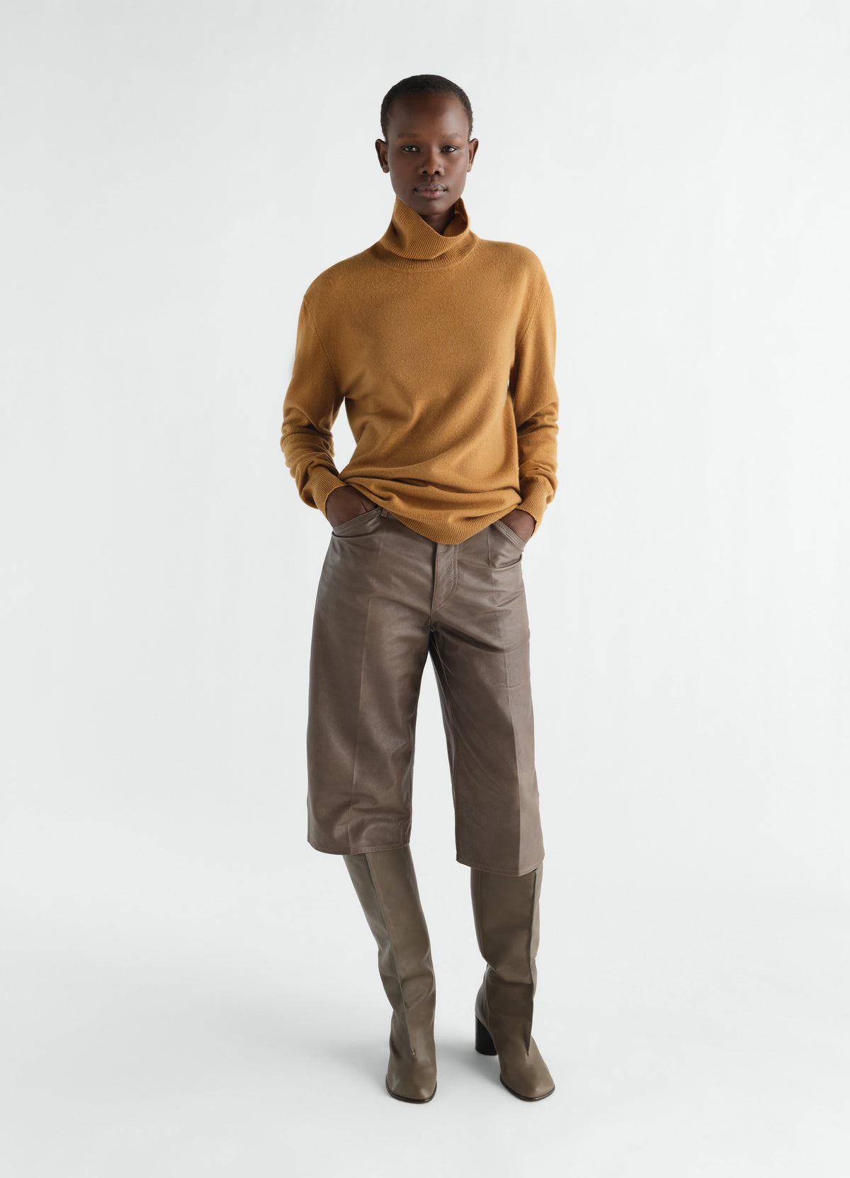 TURTLE NECK SWEATER IN CASHMERE