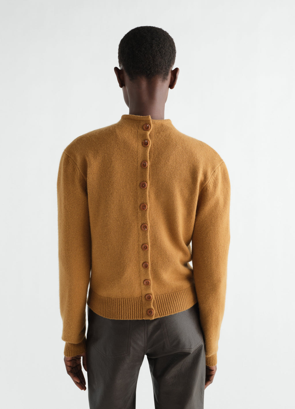 PULL BOUTONNÉ RÉVERSIBLE EN CACHEMIRE