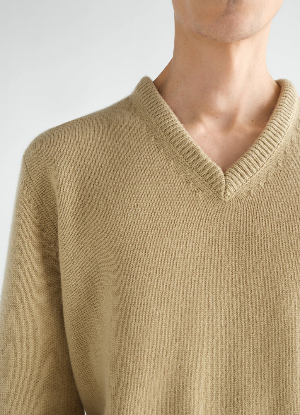 V-NECK SWEATER IN CASHMERE
