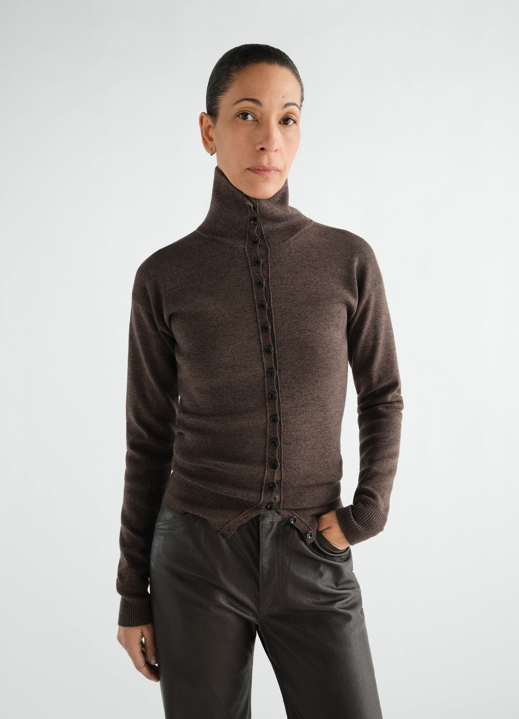 BUTTONED TOP IN FINE MERINO WOOL