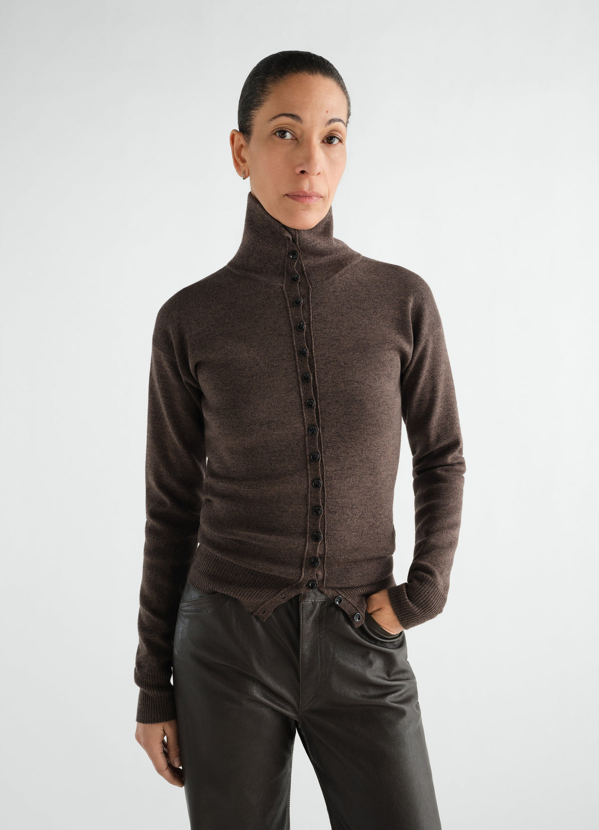 BUTTONED TOP IN FINE MERINO WOOL