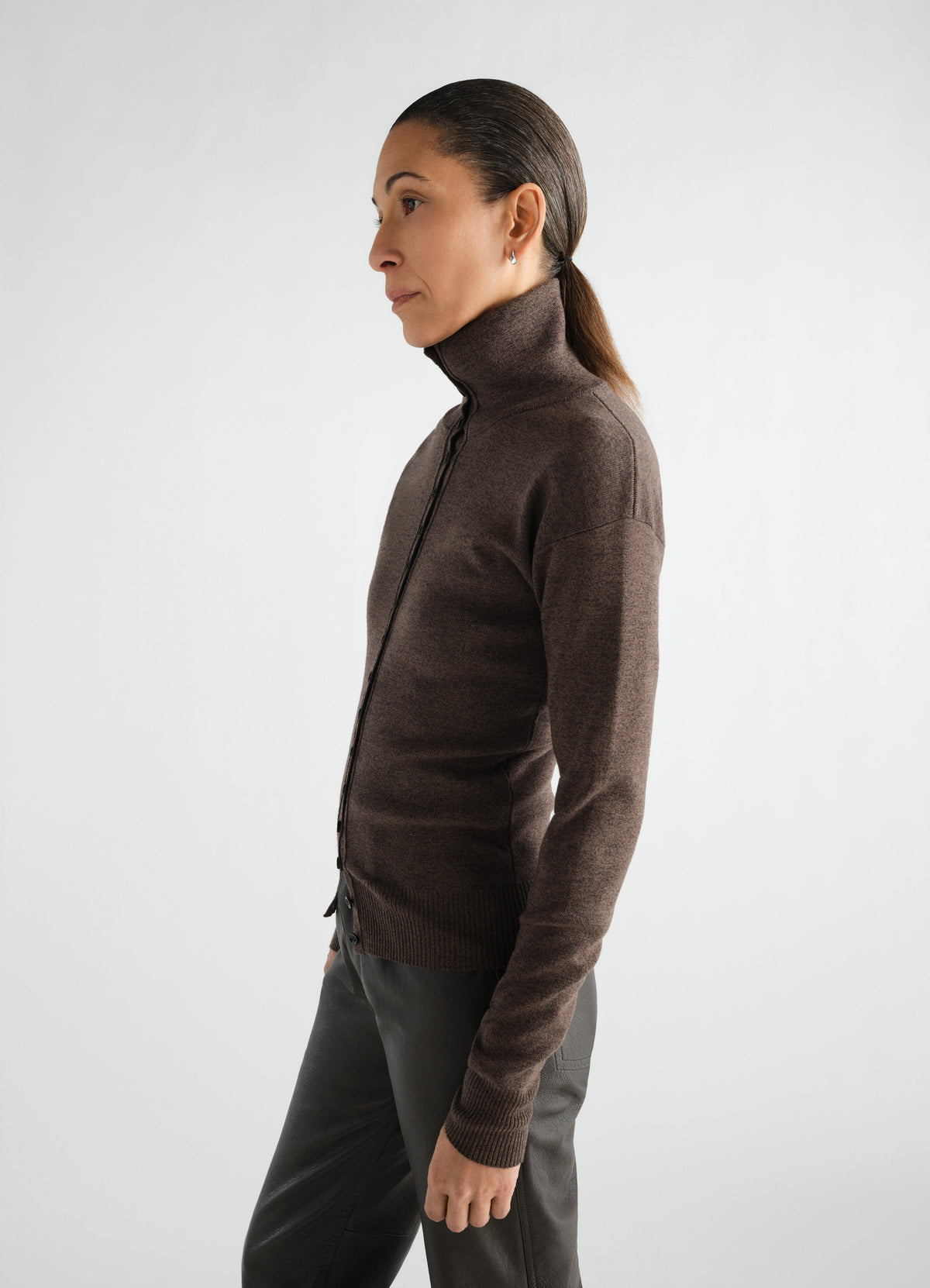 BUTTONED TOP IN FINE MERINO WOOL