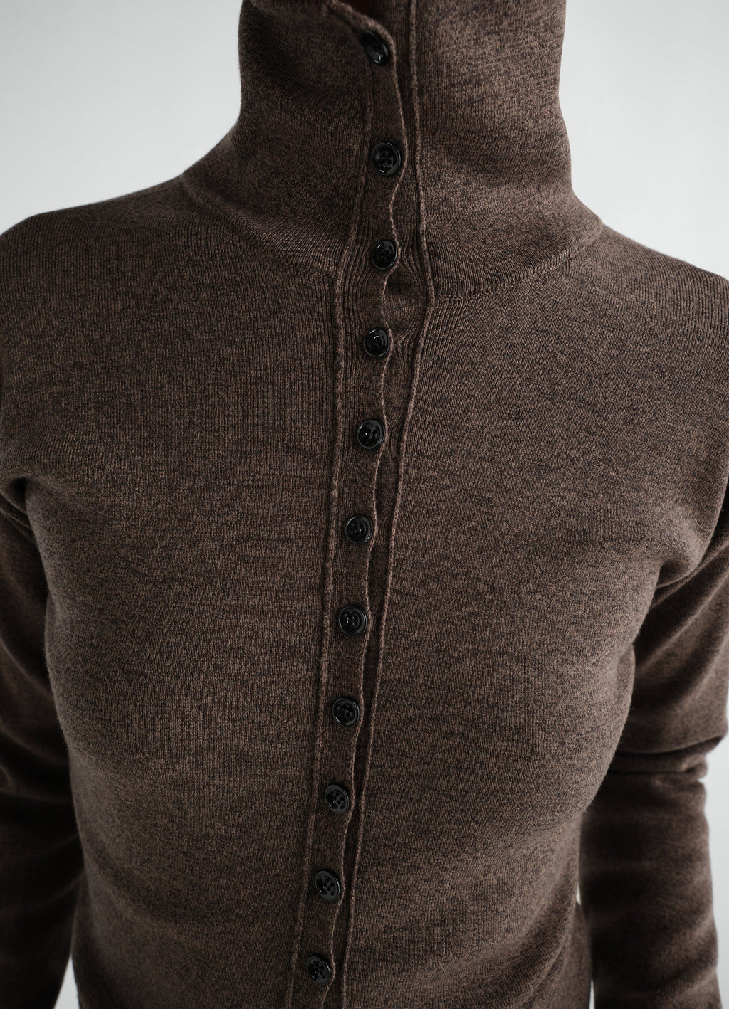 BUTTONED TOP IN FINE MERINO WOOL