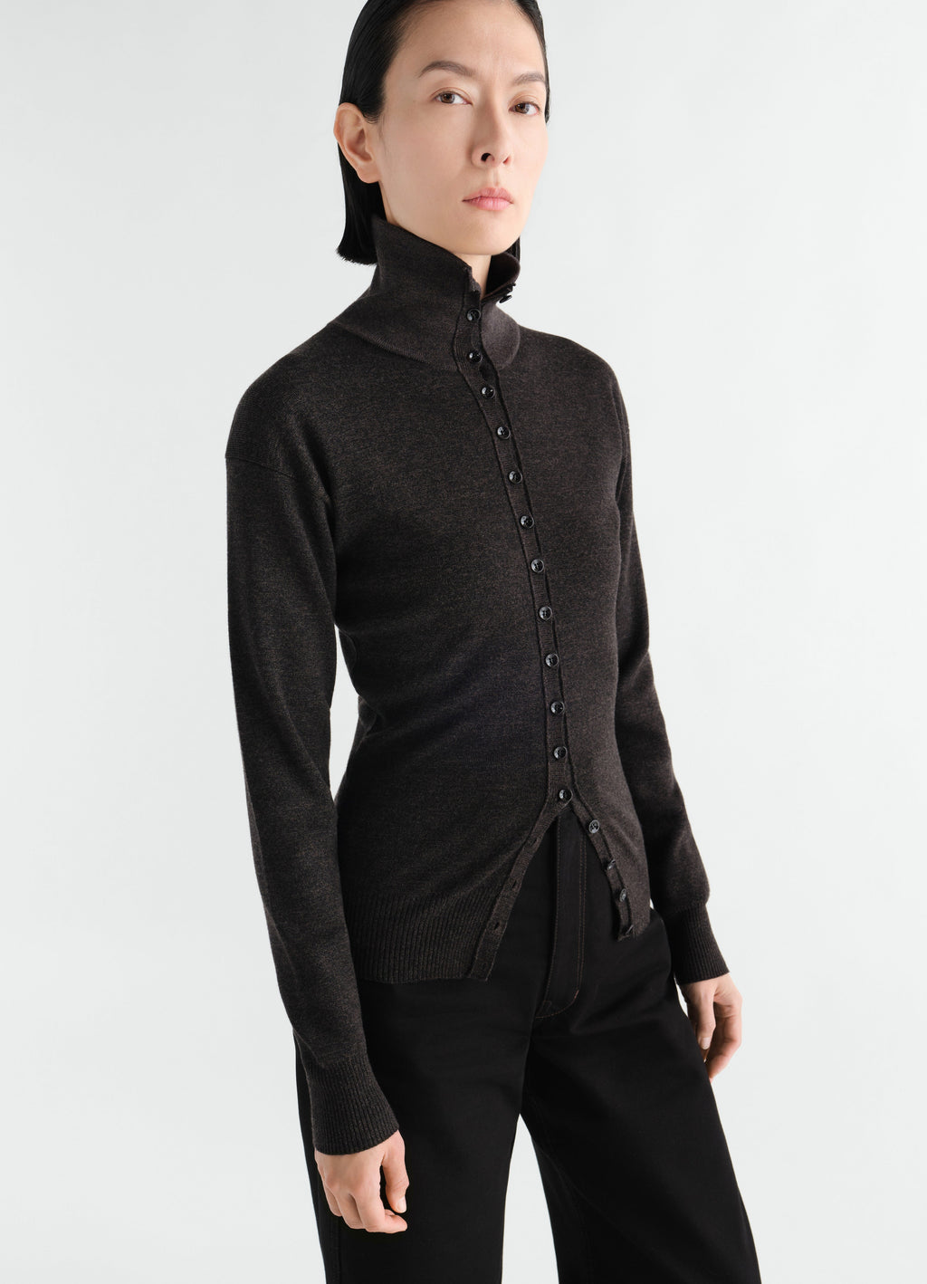 BUTTONED TOP IN FINE MERINO WOOL