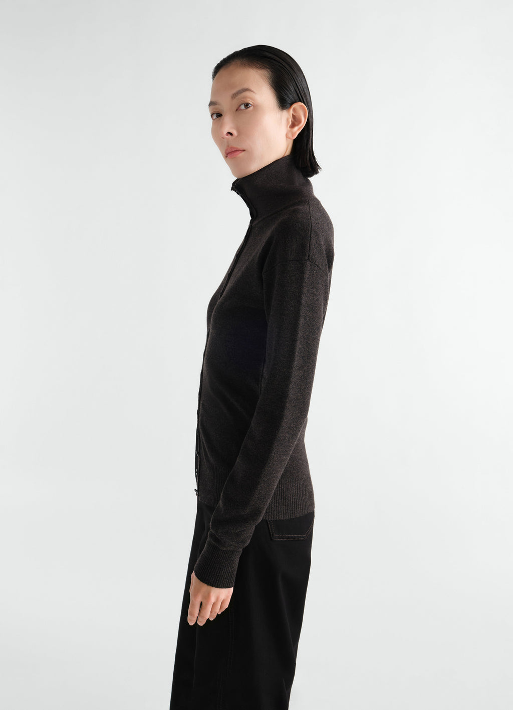 BUTTONED TOP IN FINE MERINO WOOL