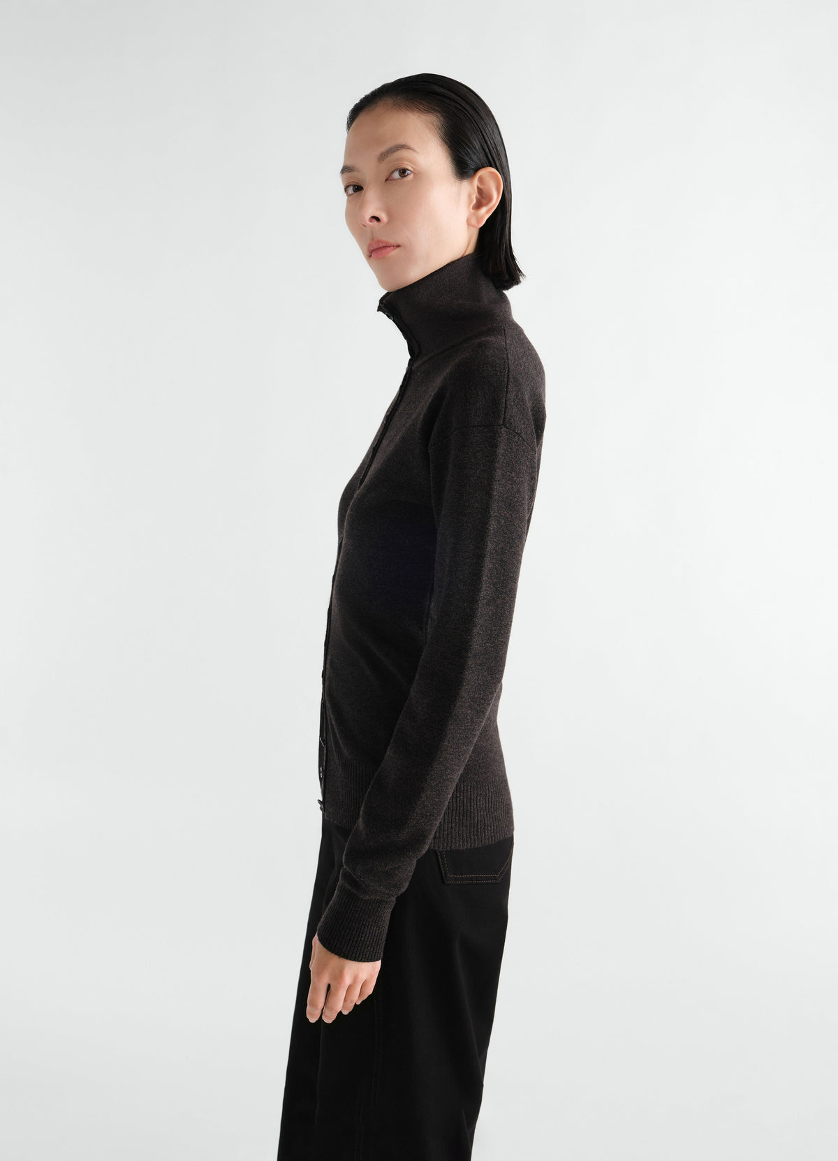 BUTTONED TOP IN FINE MERINO WOOL
