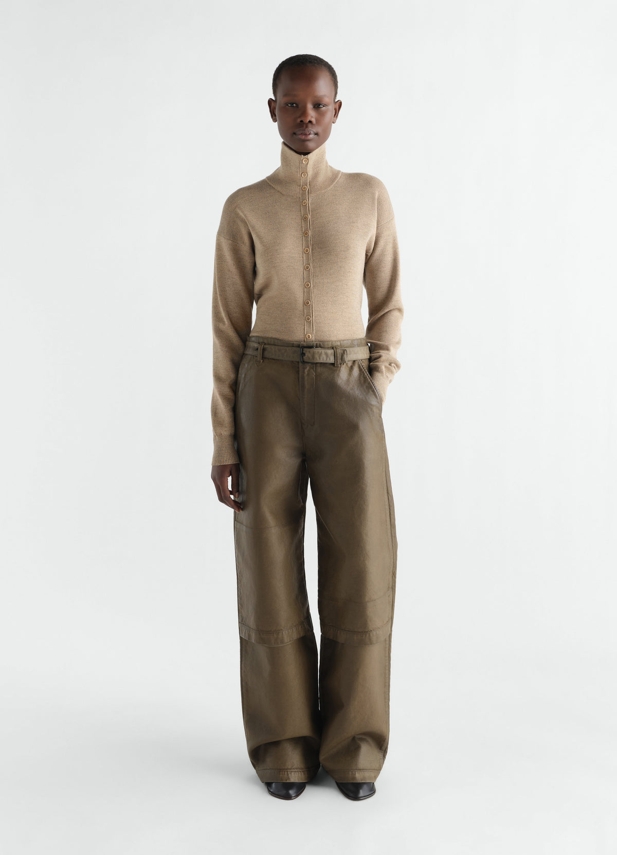BUTTONED TOP IN FINE MERINO WOOL