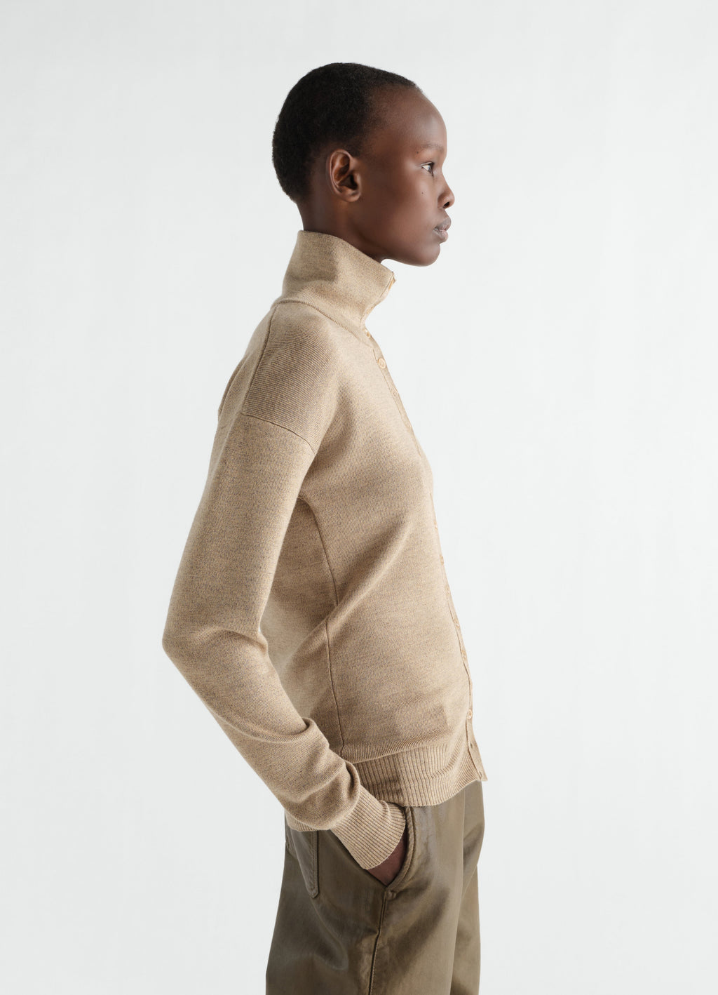 BUTTONED TOP IN FINE MERINO WOOL
