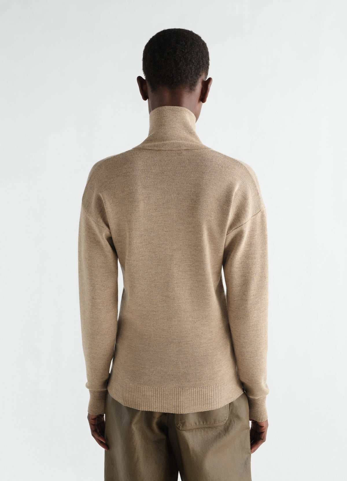 BUTTONED TOP IN FINE MERINO WOOL