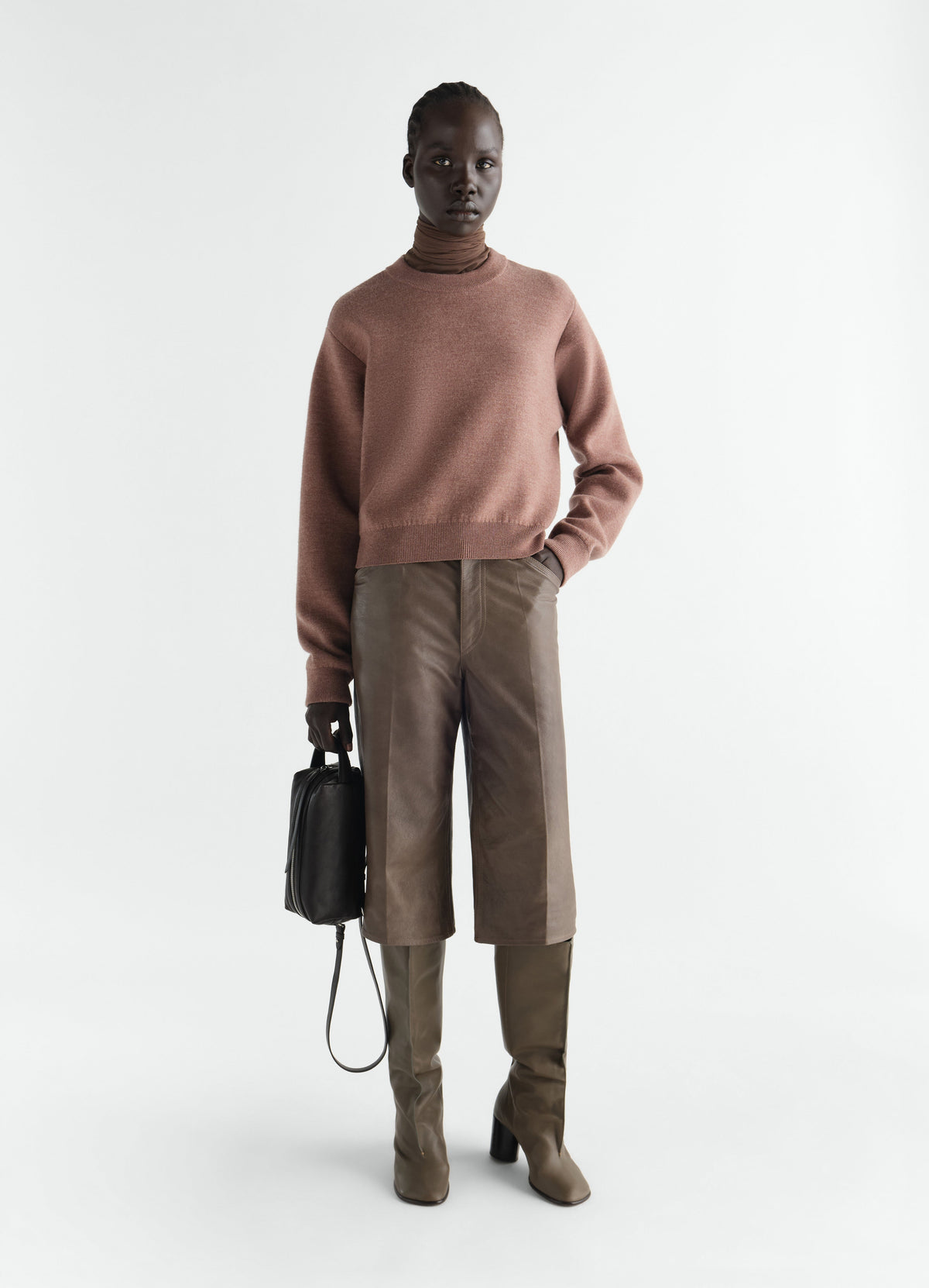 SHORT SWEATSHIRT IN FELTED MERINO WOOL