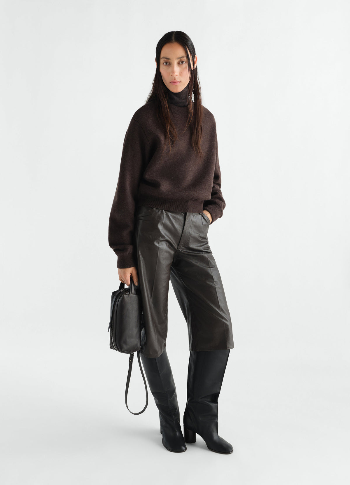SHORT SWEATSHIRT IN FELTED MERINO WOOL