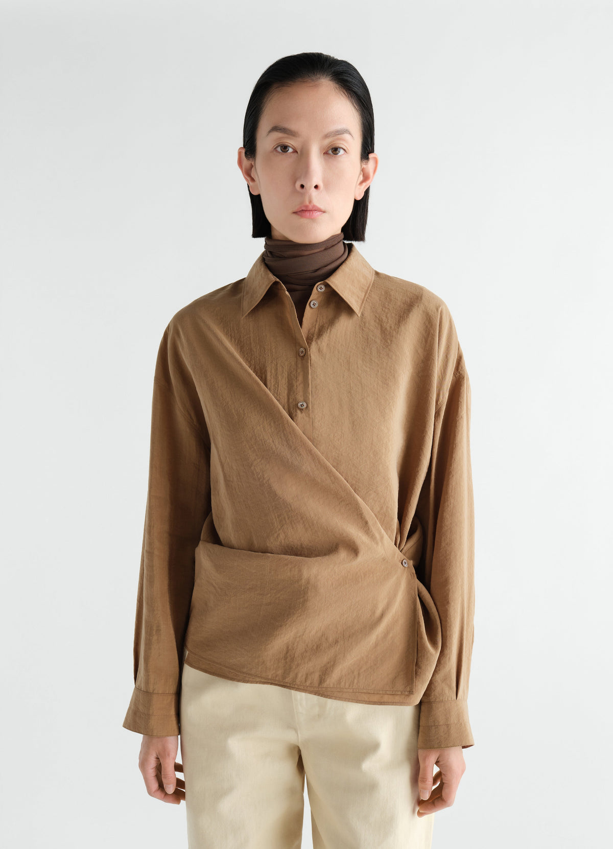 STRAIGHT COLLAR TWISTED SHIRT IN DRY SILK
