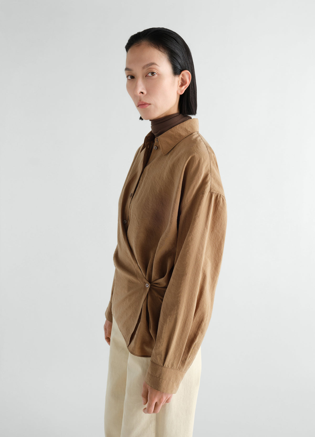 STRAIGHT COLLAR TWISTED SHIRT IN DRY SILK