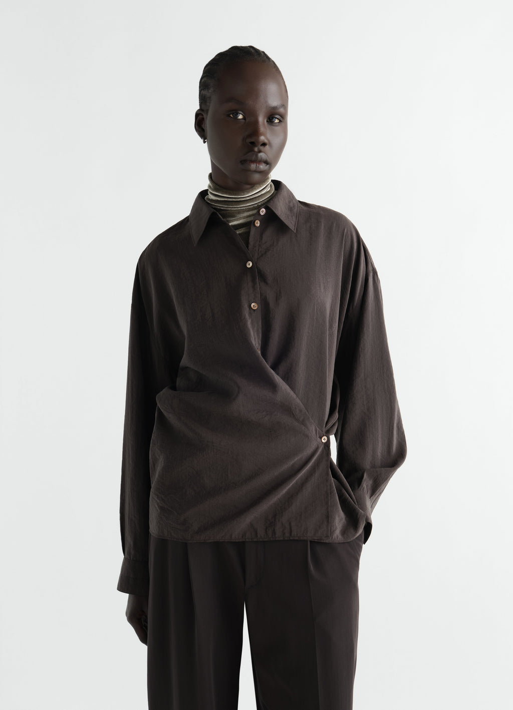 STRAIGHT COLLAR TWISTED SHIRT IN DRY SILK