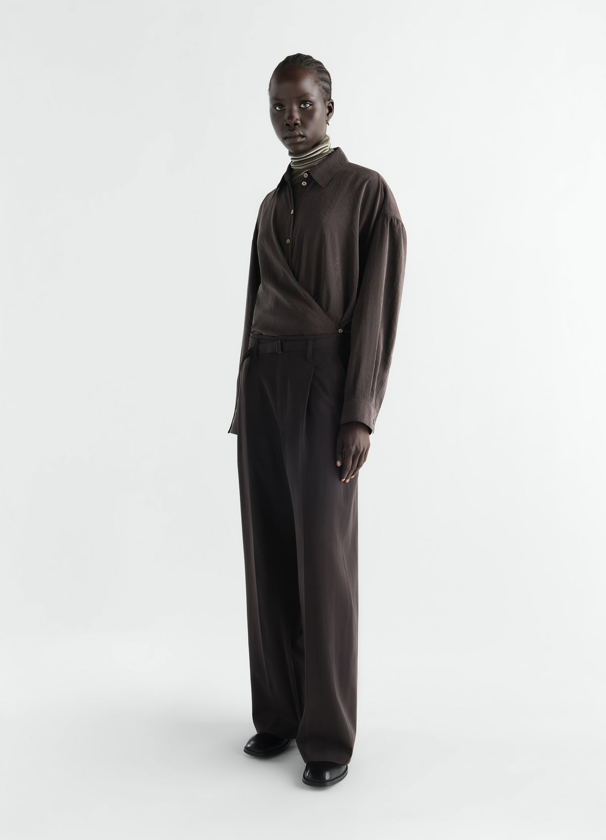 STRAIGHT COLLAR TWISTED SHIRT IN DRY SILK