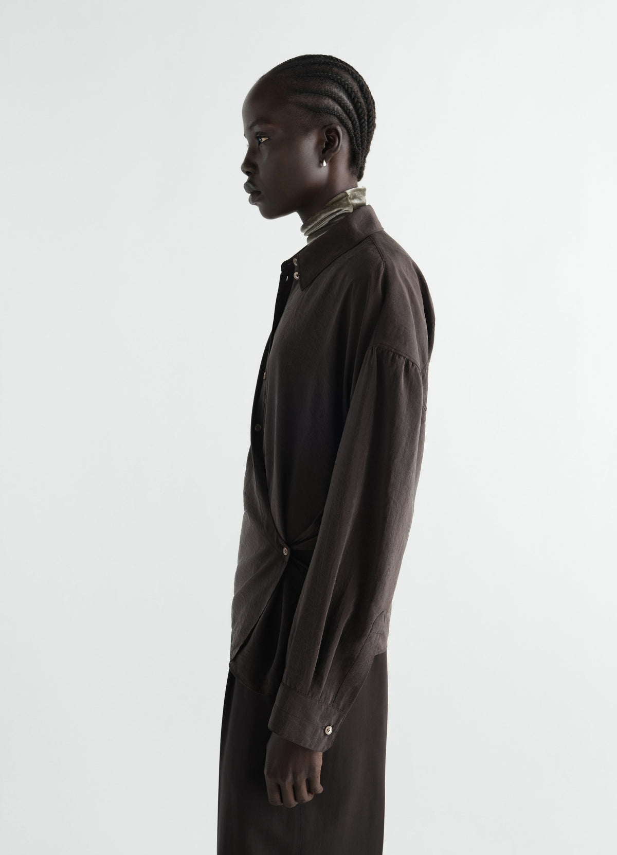 STRAIGHT COLLAR TWISTED SHIRT IN DRY SILK