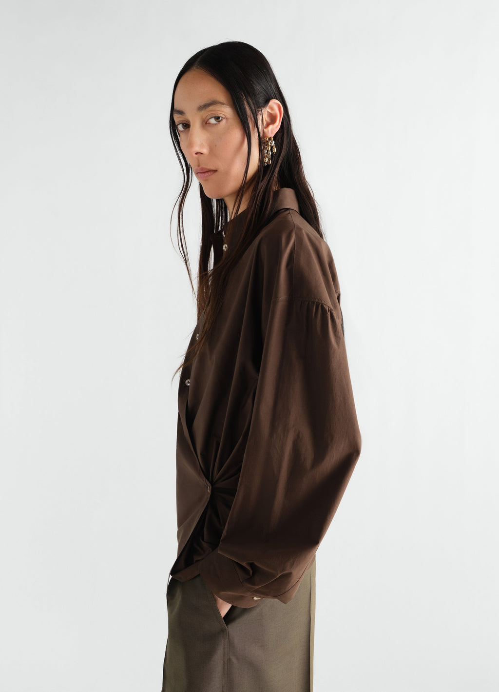 STRAIGHT COLLAR TWISTED SHIRT IN WASHED COTTON SILK