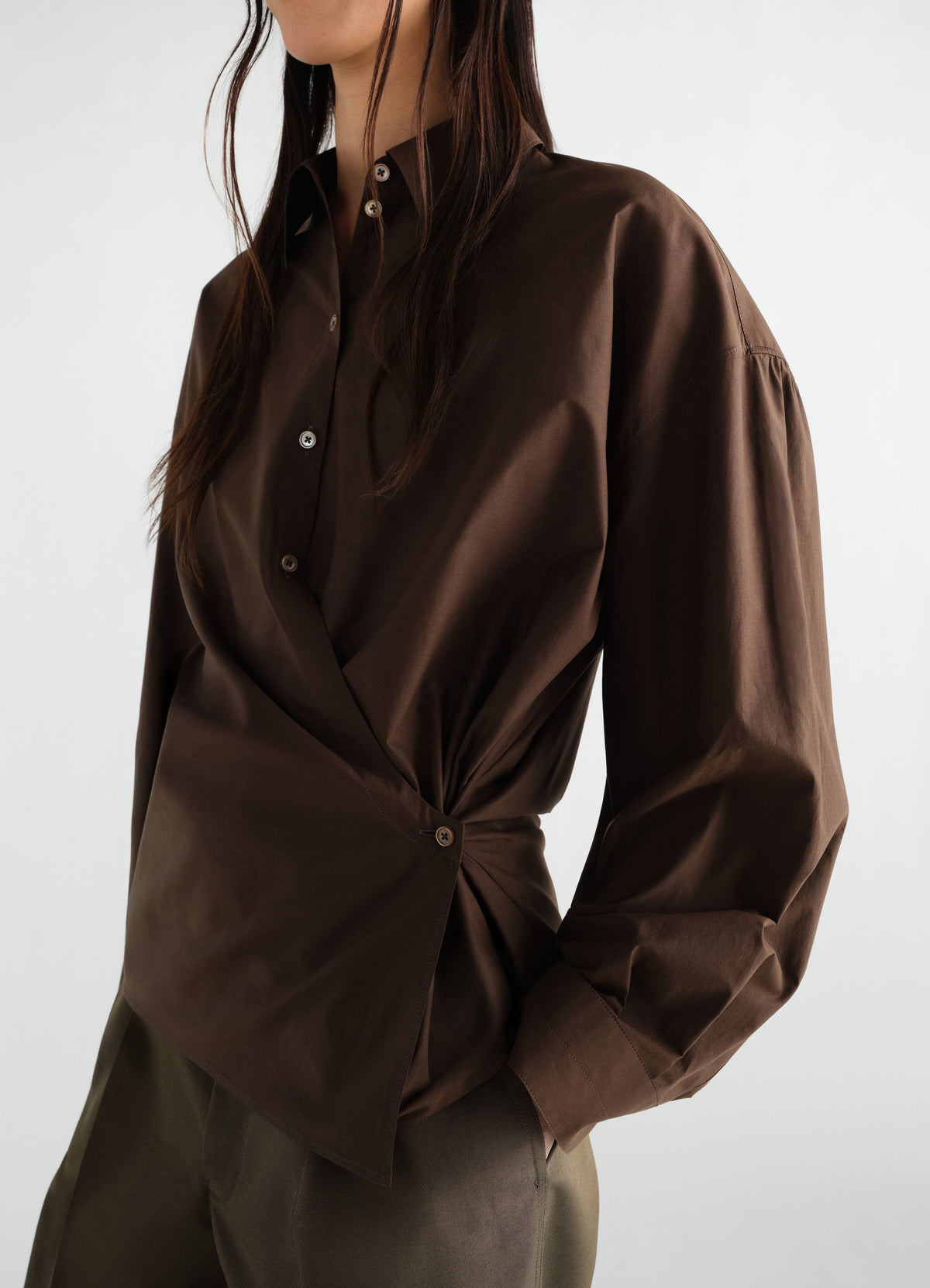 STRAIGHT COLLAR TWISTED SHIRT IN WASHED COTTON SILK