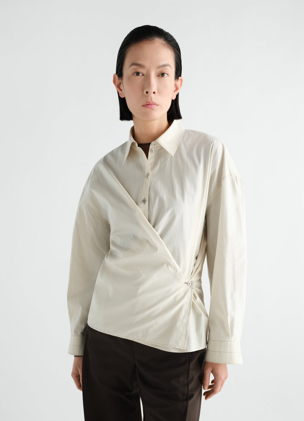CHEMISE À COL DROIT ET TORSADÉ EN SOIE ET COTON LAVÉ