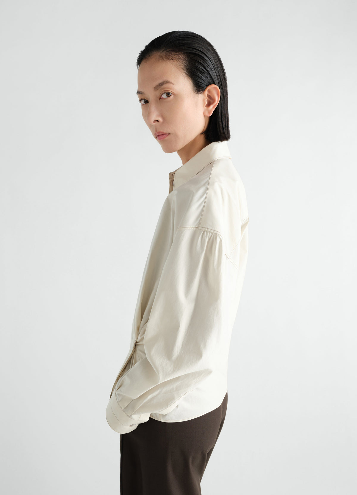 CHEMISE À COL DROIT ET TORSADÉ EN SOIE ET COTON LAVÉ