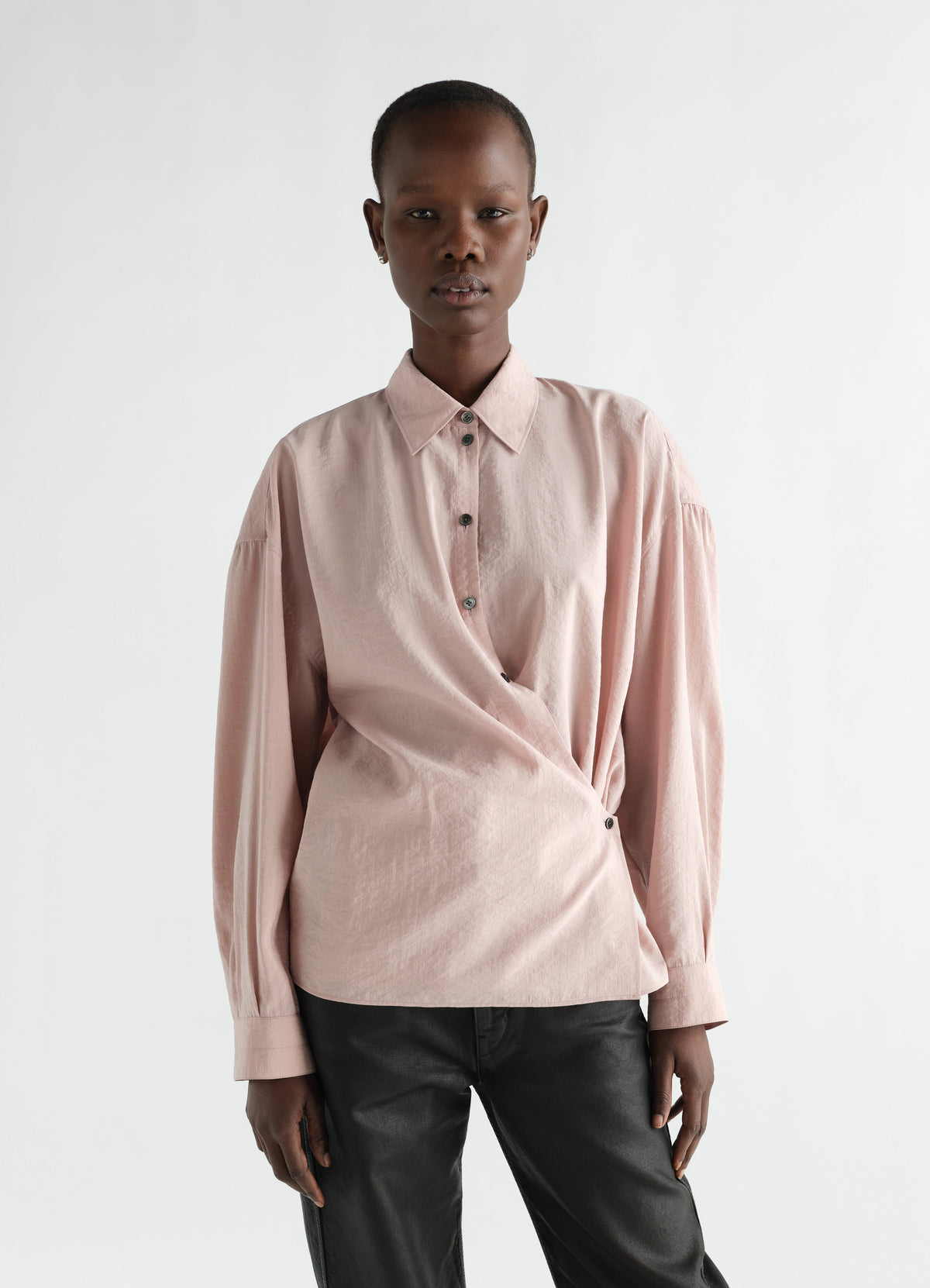 STRAIGHT COLLAR TWISTED SHIRT IN DRY SILK